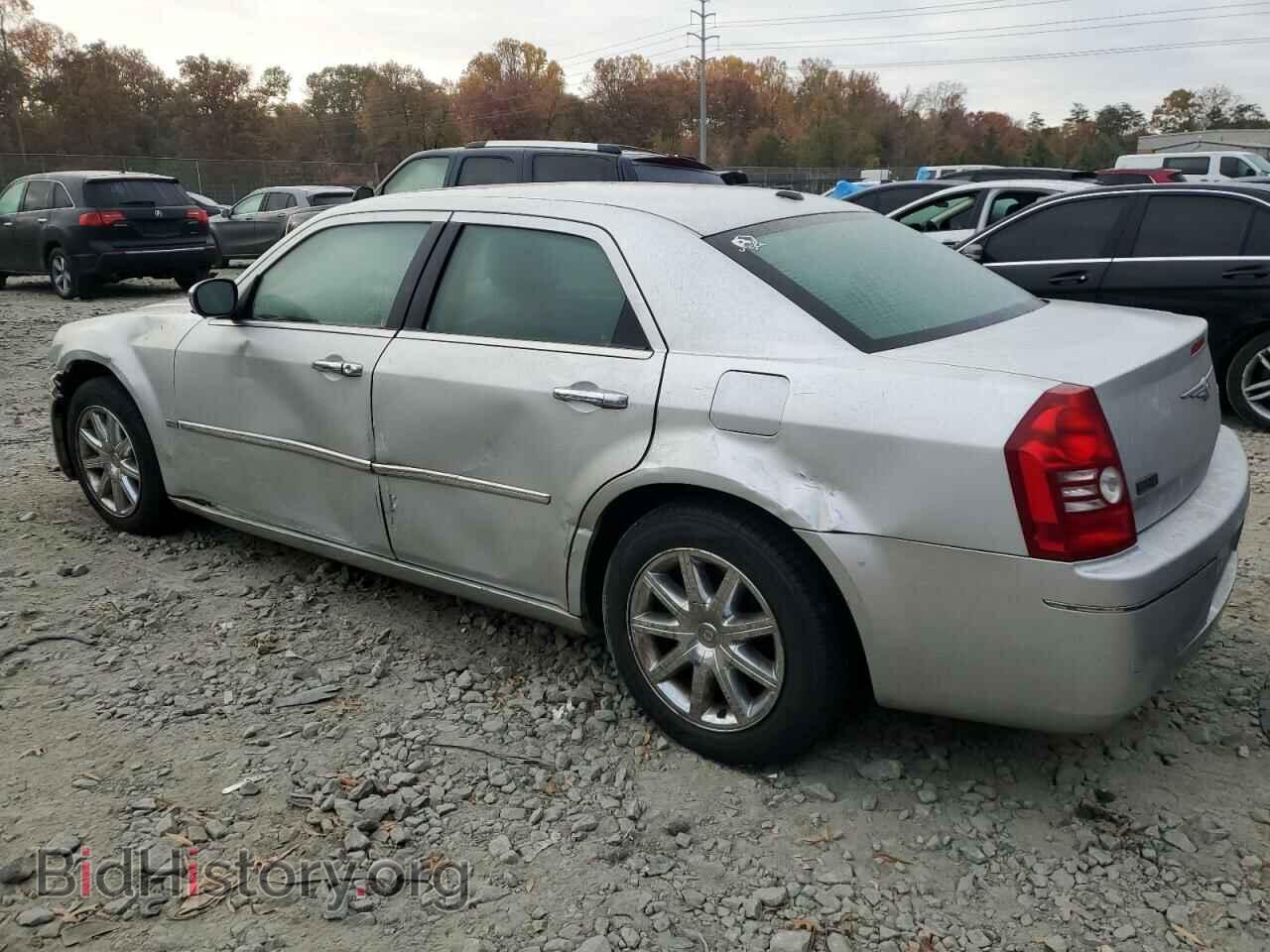 2010 CHRYSLER 300 - VIN: 2C3CA5CVXAH211156 - Фото 2