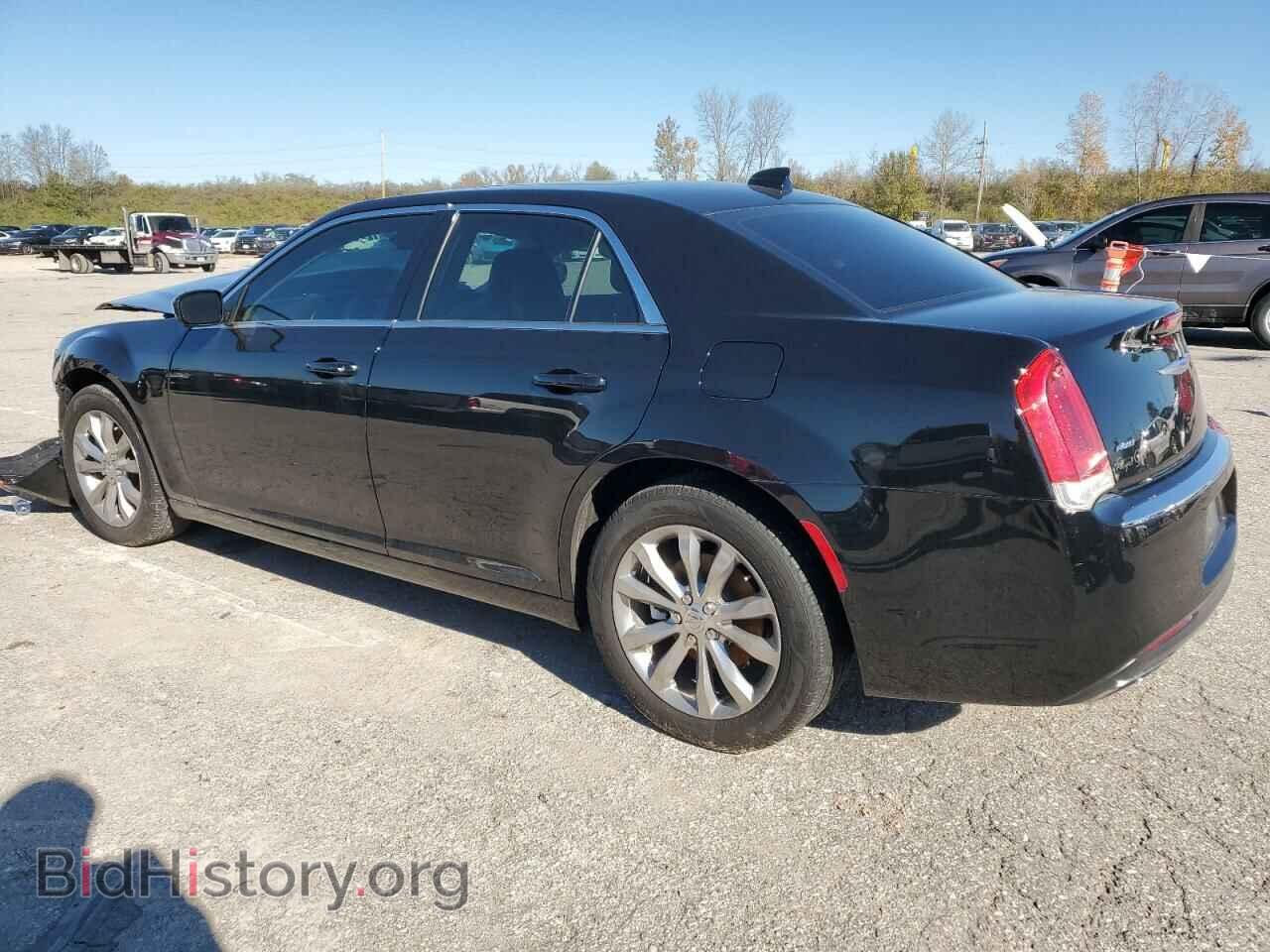 2018 CHRYSLER 300 - VIN: 2C3CCARG5JH314366 - Фото 2