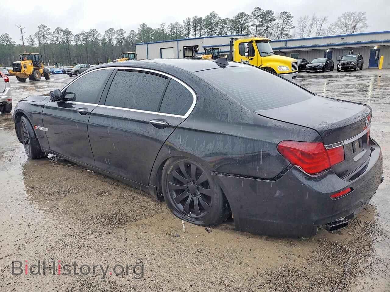 2011 BMW 750 - VIN: WBAKC8C58BC432887 - Фото 2