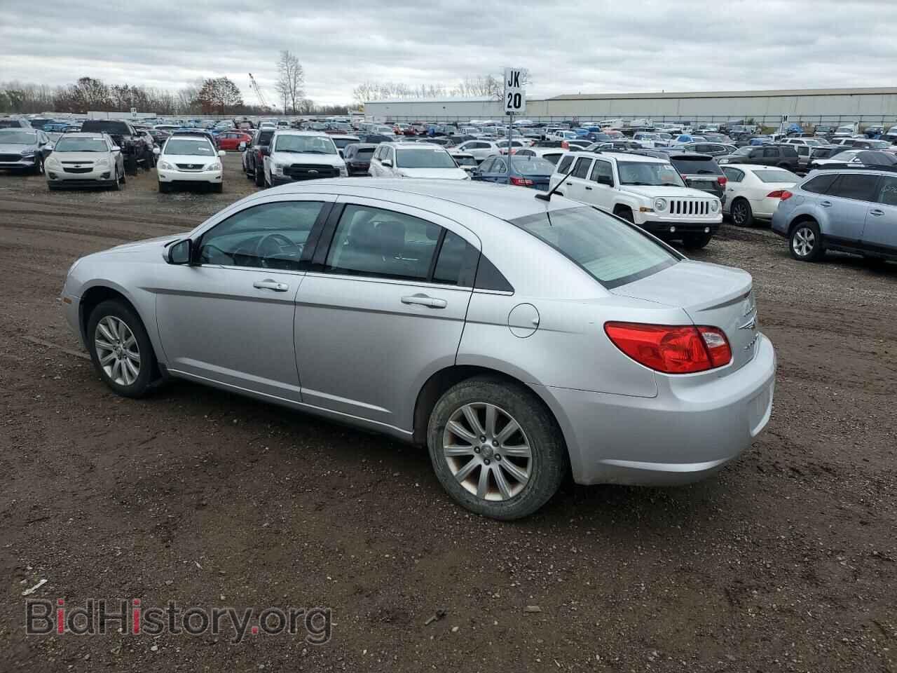 2010 CHRYSLER SEBRING - VIN: 1C3CC5FB2AN110728 - Фото 2