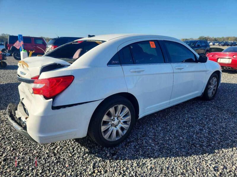 2014 Chrysler 200 (VIN 1C3CCBAB1EN208015) — фото 3 из 12