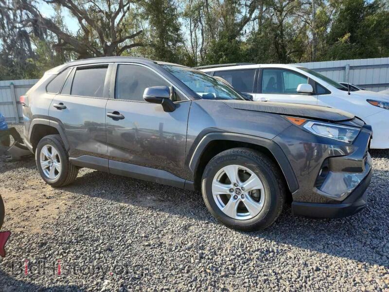 2021 Toyota RAV4 (VIN 2T3W1RFV4MC099679) — photo 4 of 15