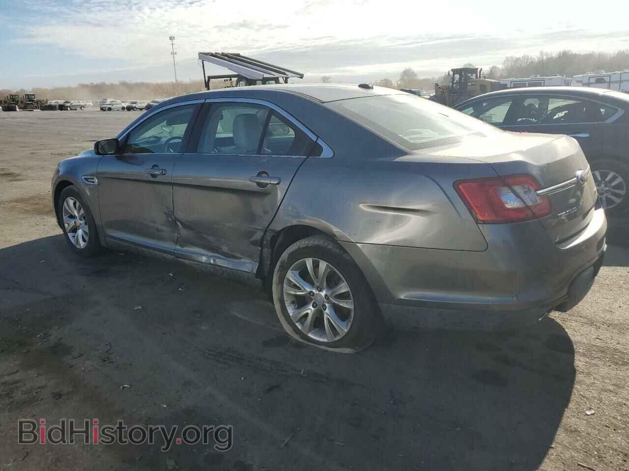 2011 FORD TAURUS - VIN: 1FAHP2EW4BG113666 - Фото 2