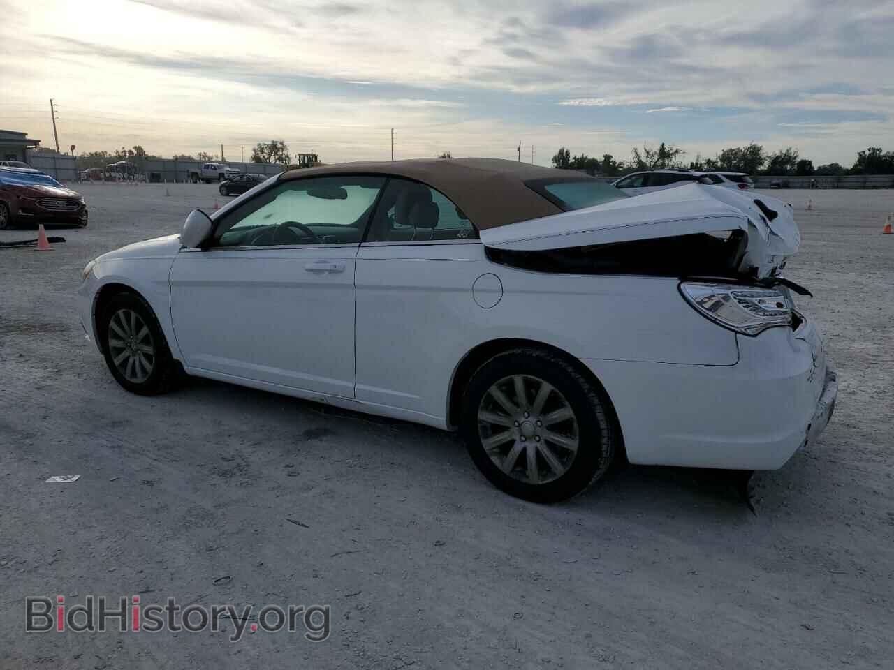 2013 CHRYSLER 200 - VIN: 1C3BCBEB8DN716390 - Фото 2
