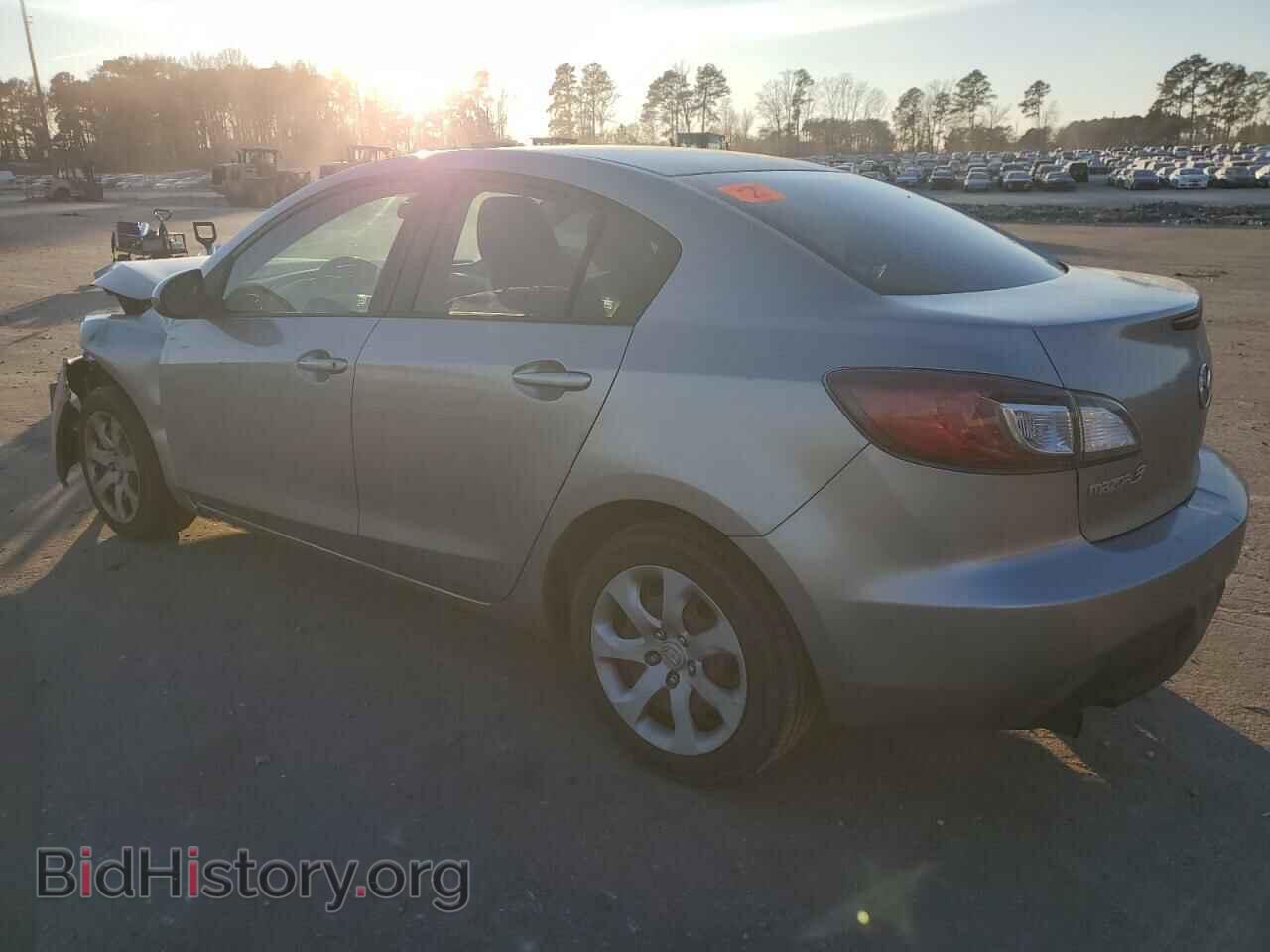 2011 MAZDA 3 - VIN: JM1BL1UG3B1476415 - Фото 2