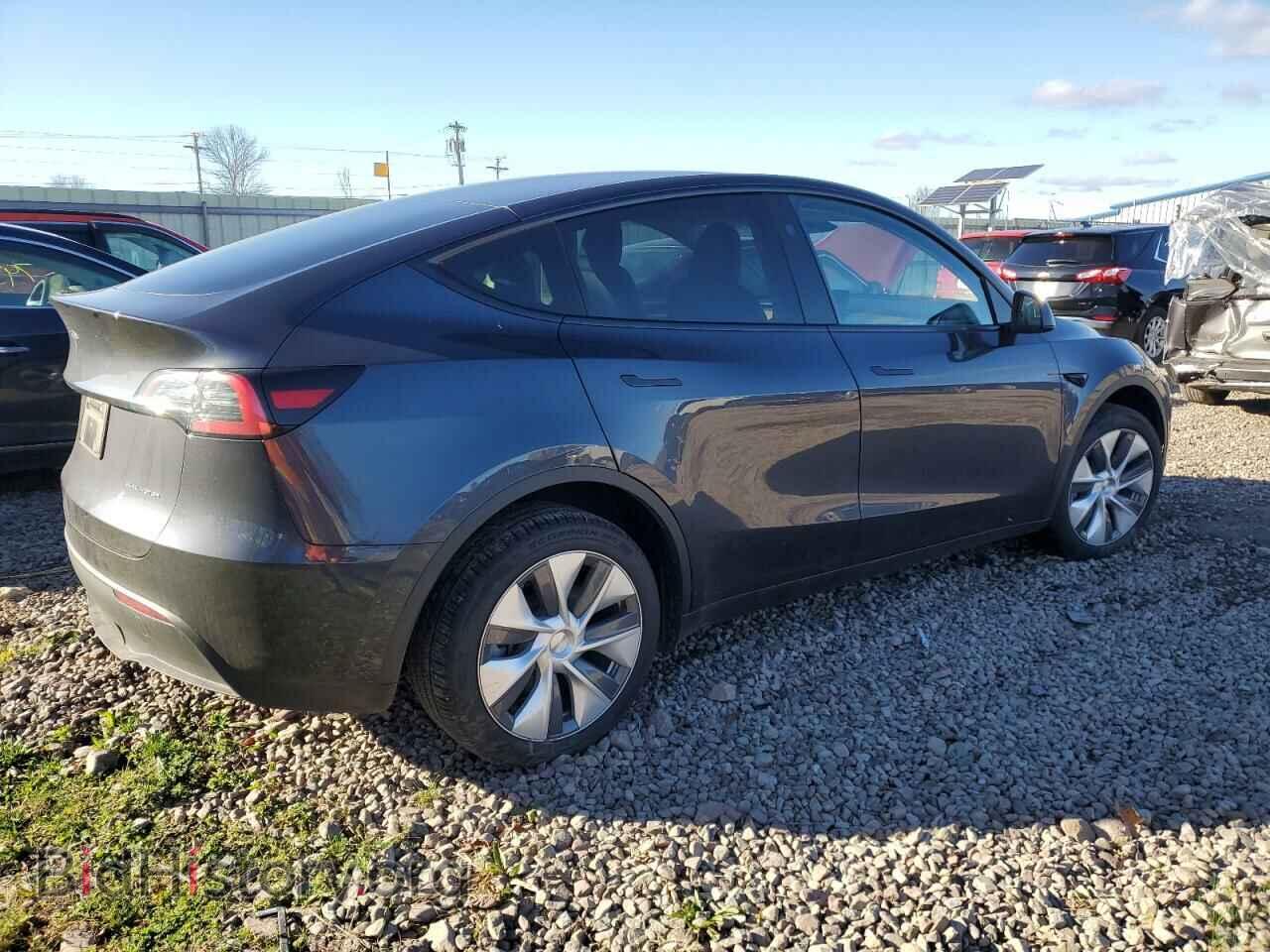 2024 TESLA MODEL Y - VIN: 7SAYGDEE4RA230679 - Фото 3