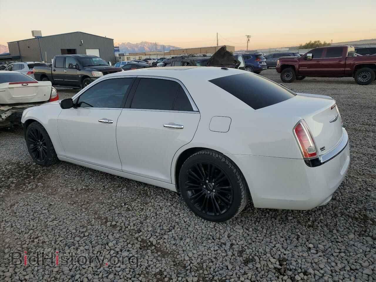 2011 CHRYSLER 300 - VIN: 2C3CA6CT8BH580023 - Фото 2