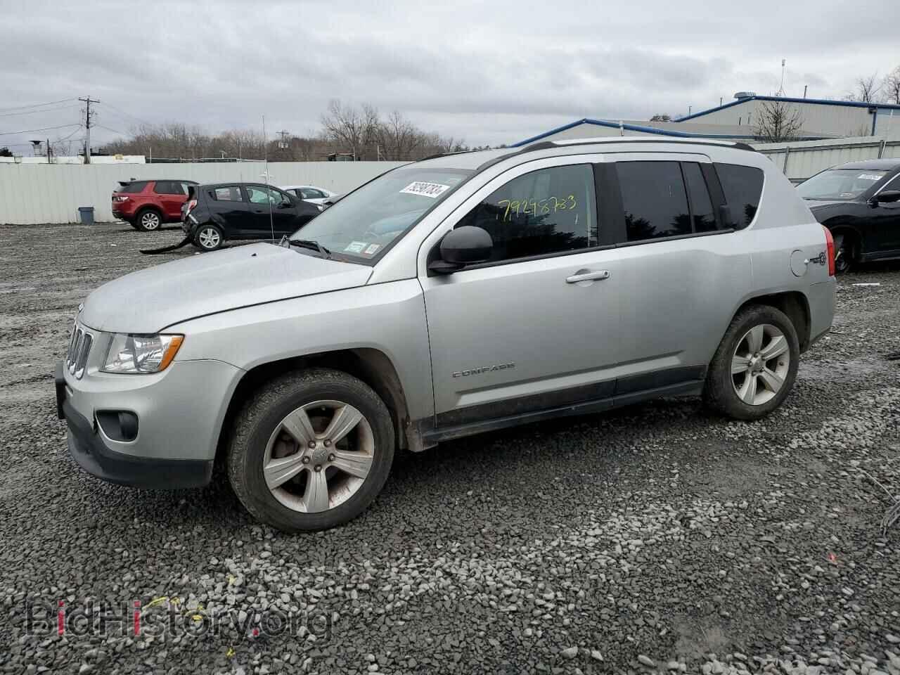 Photo 1J4NF1FB2BD277984 - JEEP COMPASS 2011