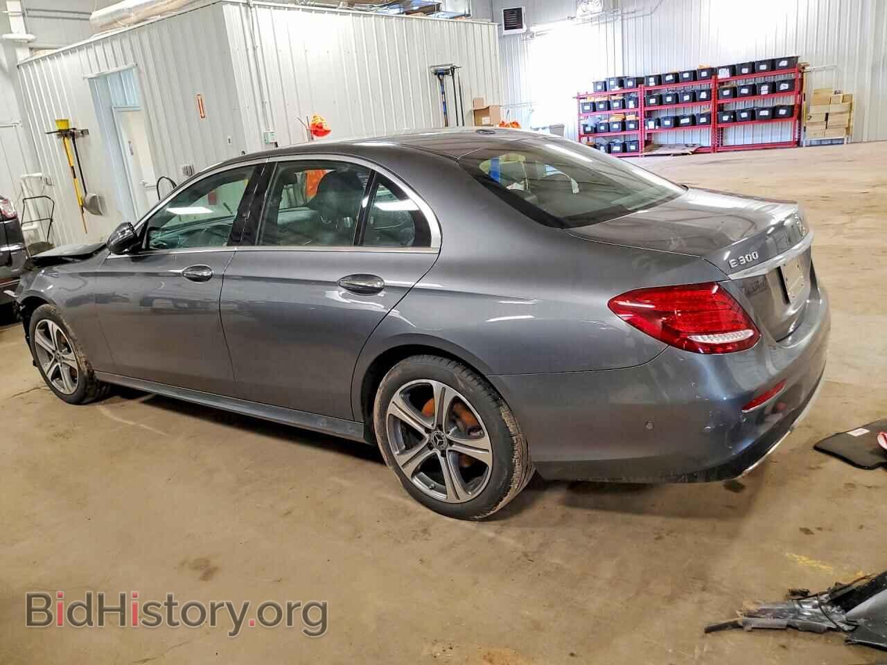 2018 MERCEDES-BENZ E-CLASS - VIN: WDDZF4KB9JA398872 - Фото 2