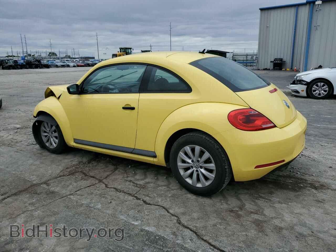 2015 VOLKSWAGEN BEETLE - VIN: 3VWF17AT0FM615675 - Фото 2