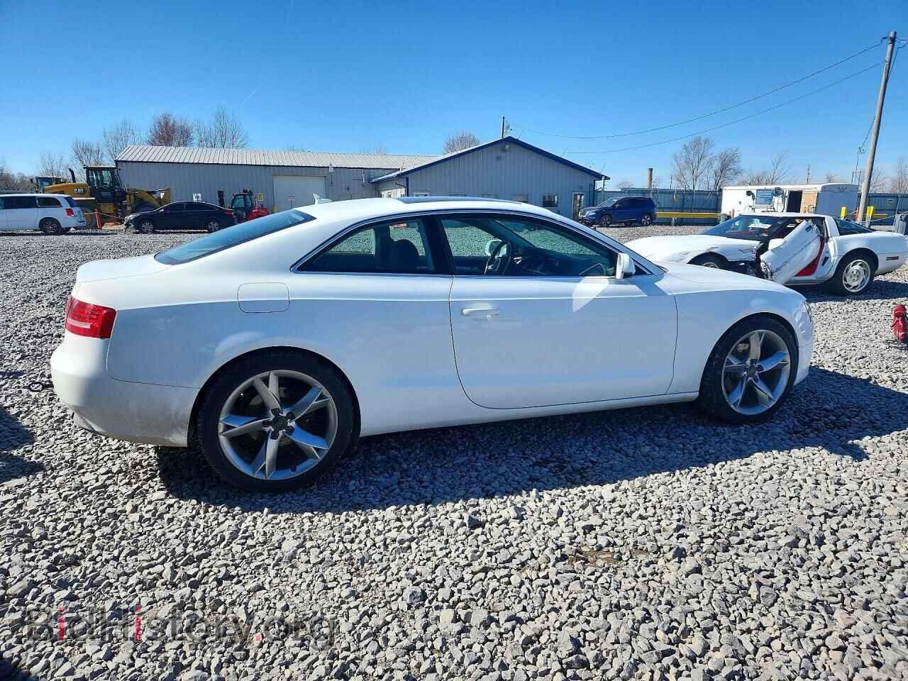 2010 AUDI A5 - VIN: WAURFAFR3AA056802 - Фото 3