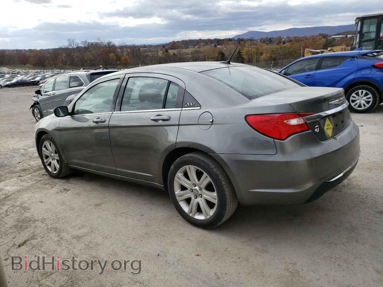 2013 CHRYSLER 200 - VIN: 1C3CCBAB3DN671370 - Фото 2