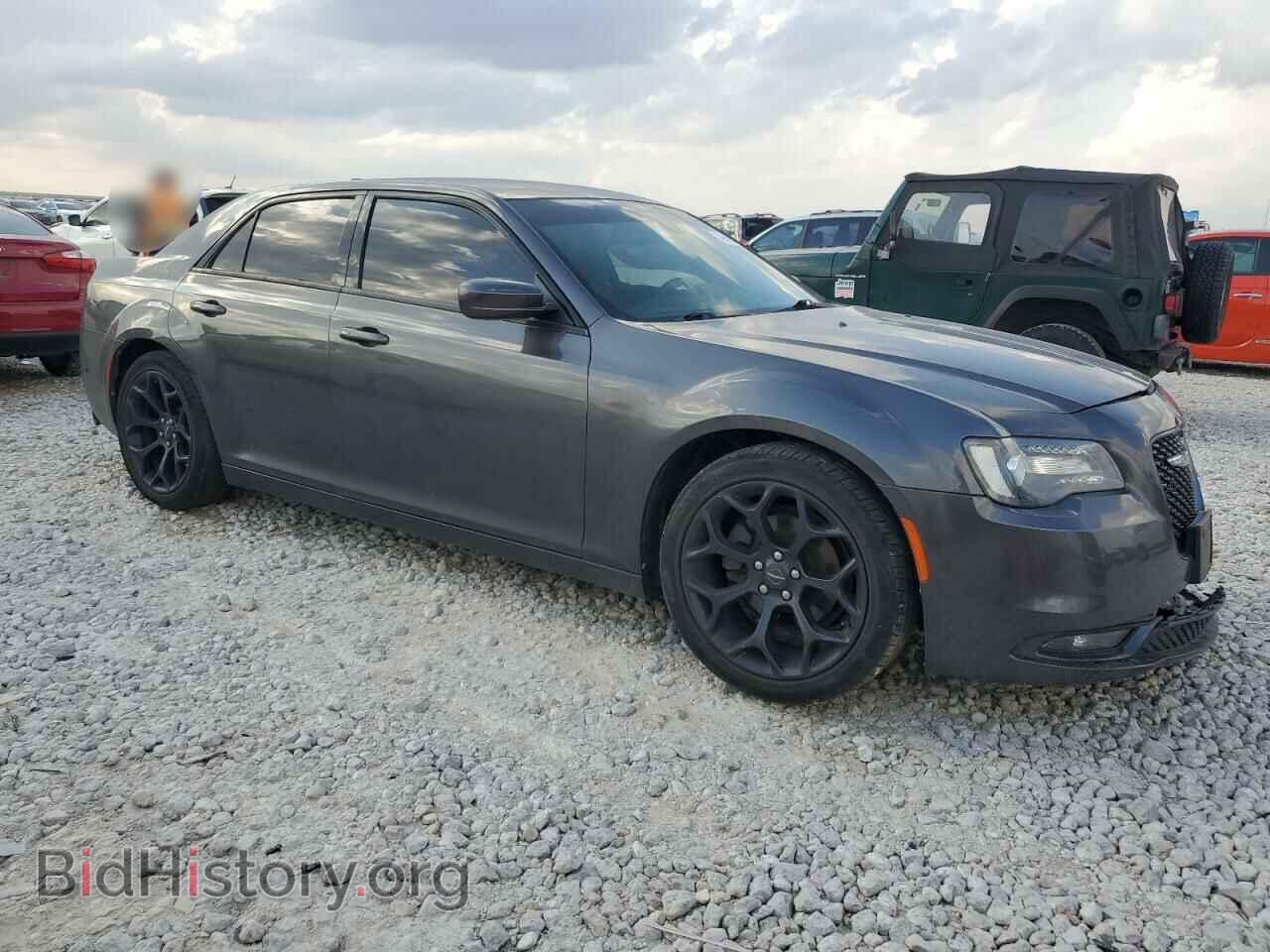 2019 CHRYSLER 300 - VIN: 2C3CCABG2KH562568 - Фото 4