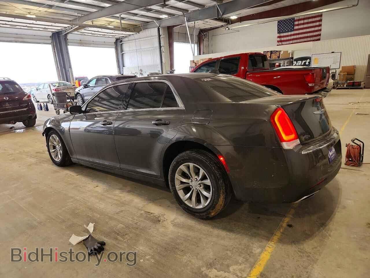 2019 CHRYSLER 300 - VIN: 2C3CCAAG5KH602000 - Photo 2