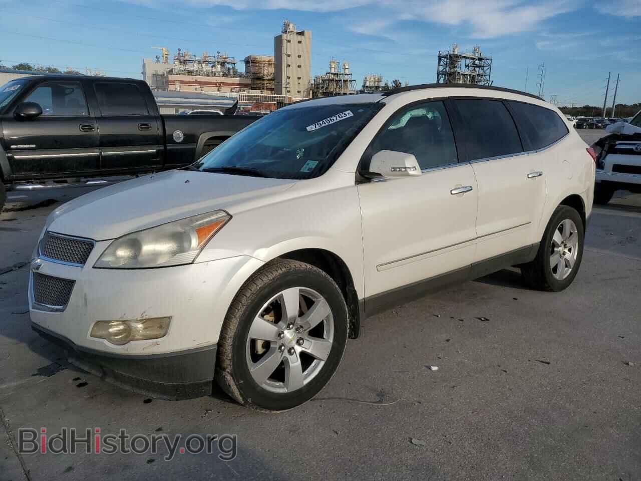 Фотография 1GNKRLED7BJ355585 - CHEVROLET TRAVERSE 2011