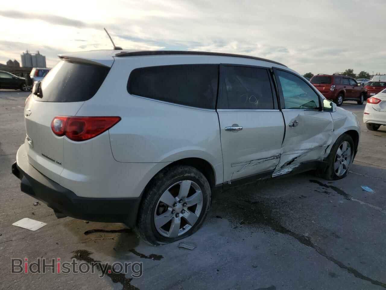 2011 CHEVROLET TRAVERSE - VIN: 1GNKRLED7BJ355585 - Фото 3