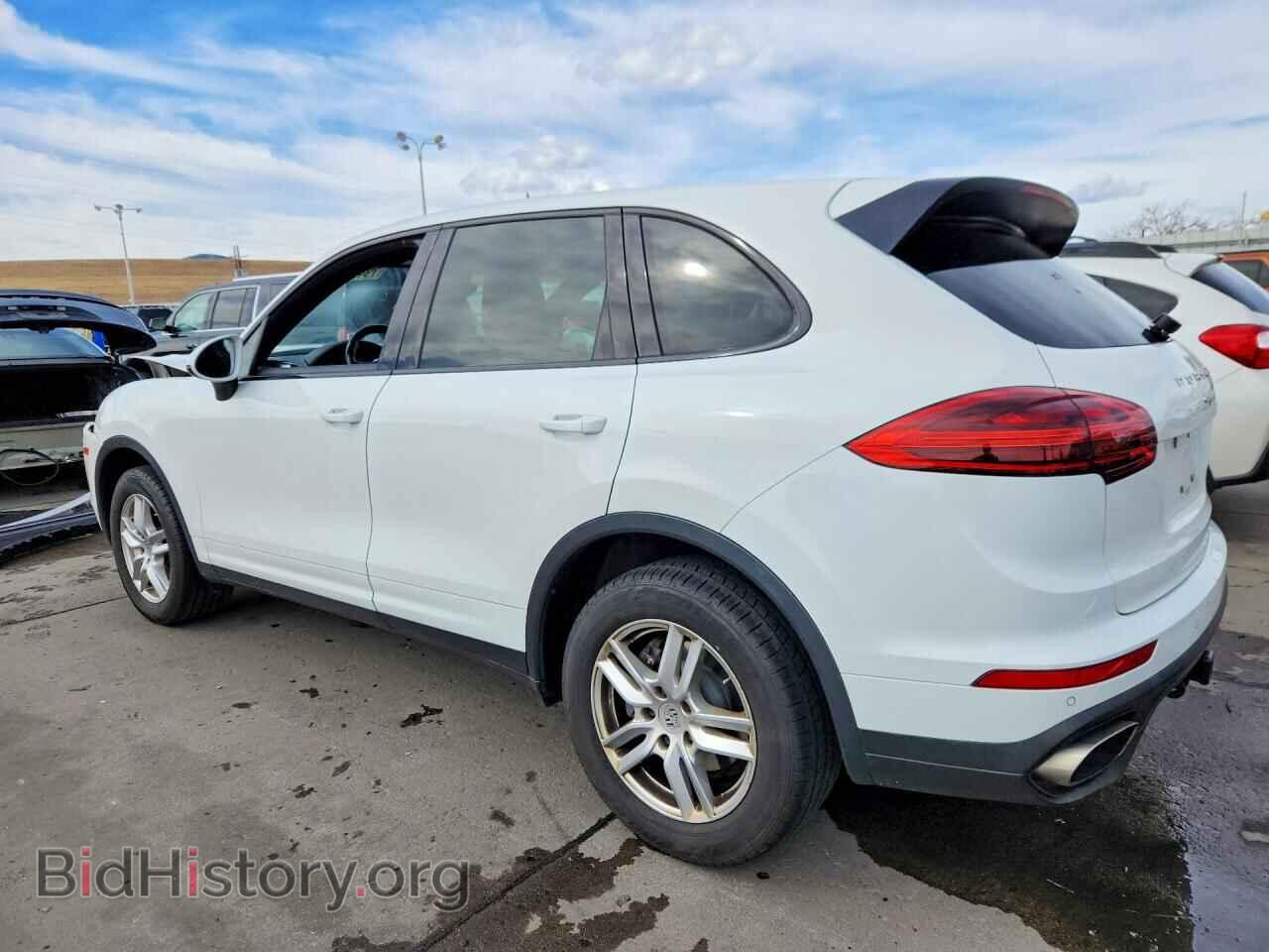 2016 PORSCHE CAYENNE - VIN: WP1AA2A27GLA00596 - Photo 2