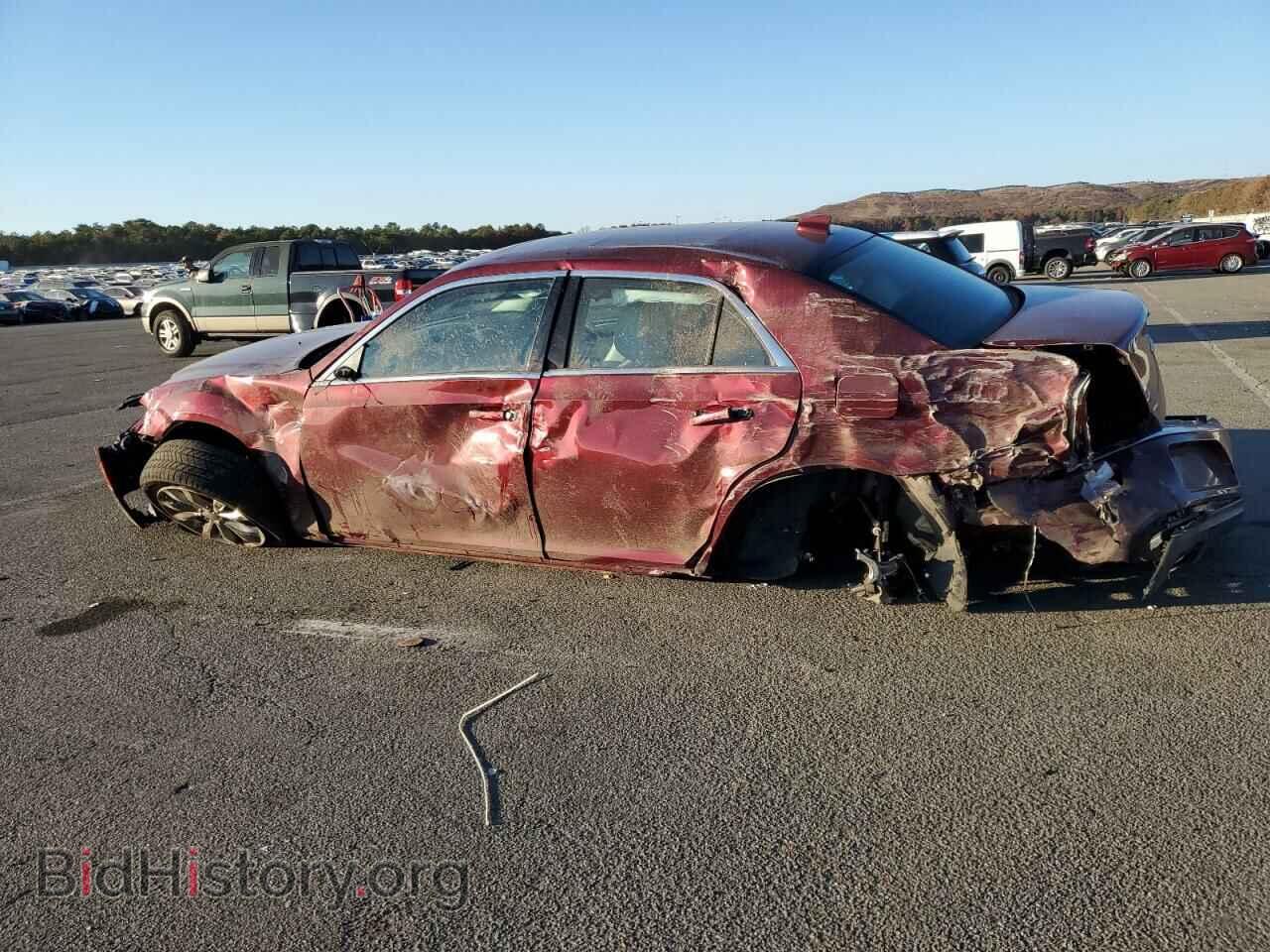 2019 CHRYSLER 300 - VIN: 2C3CCARG4KH666355 - Фото 2