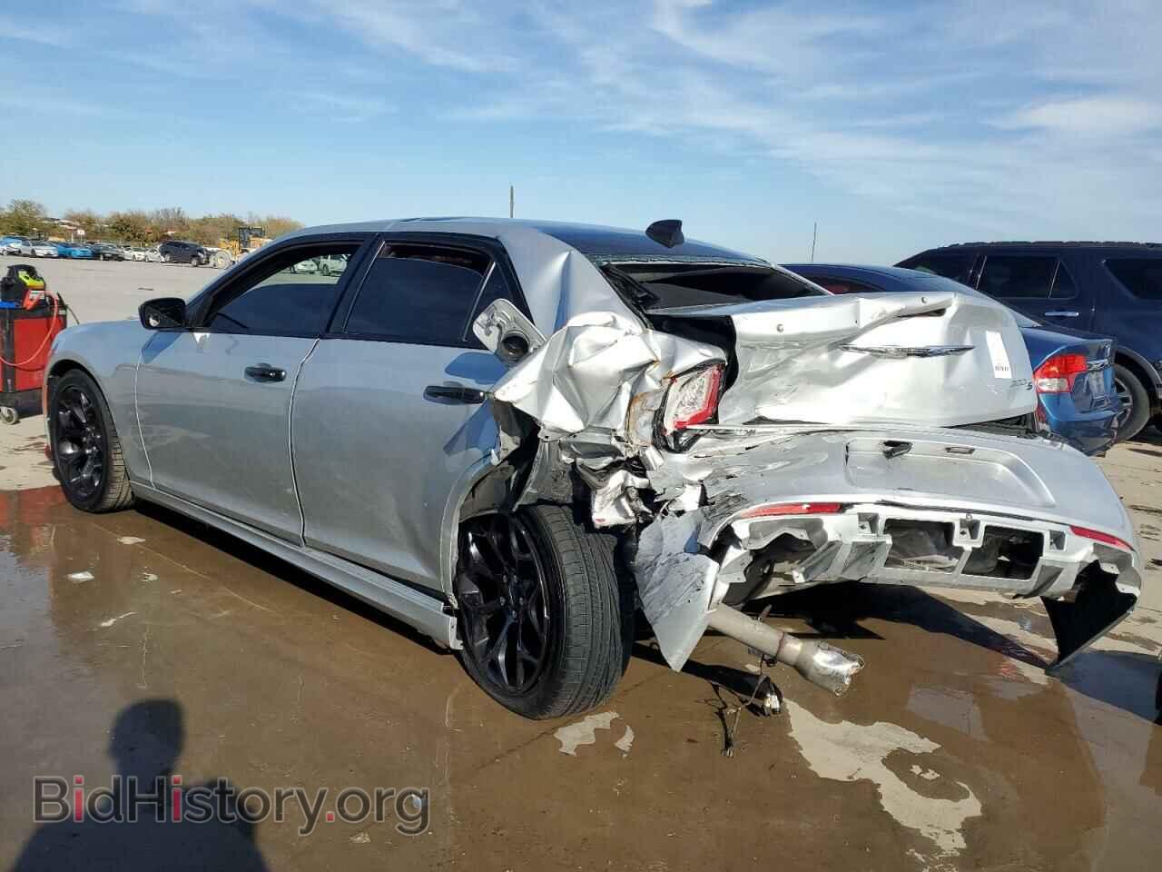 2019 CHRYSLER 300 - VIN: 2C3CCABG6KH686066 - Фото 2
