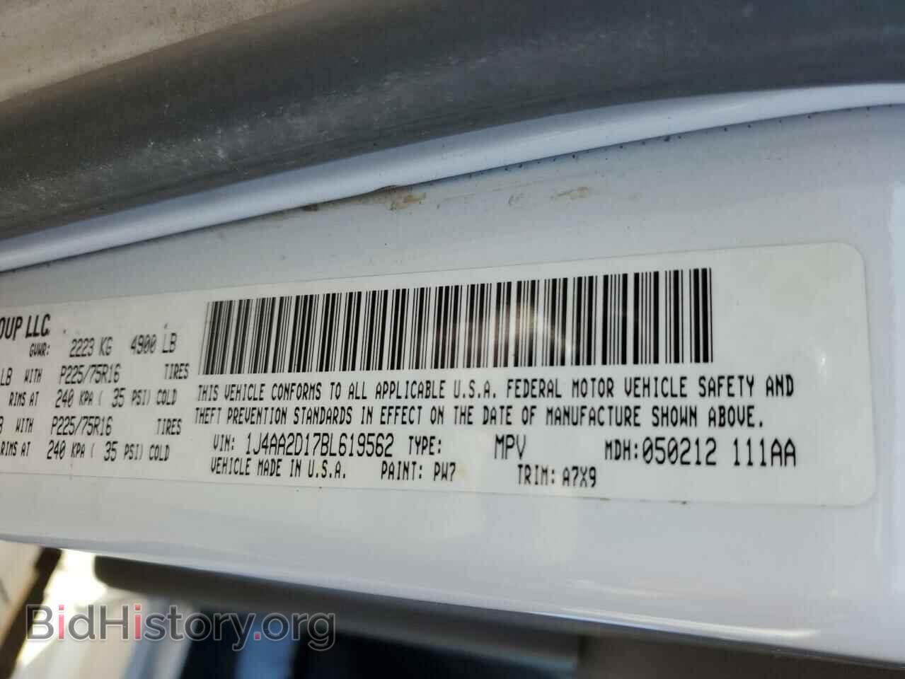 2011 JEEP All Models - VIN: 1J4AA2D17BL619562 - Photo 12