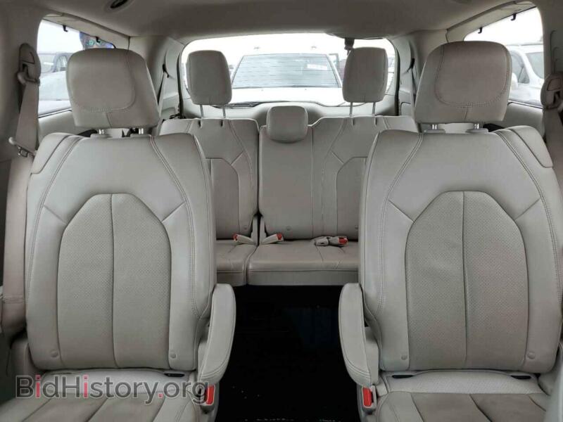 2020 Chrysler PACIFICA (VIN 2C4RC1BGXLR242173) — photo 10 of 13