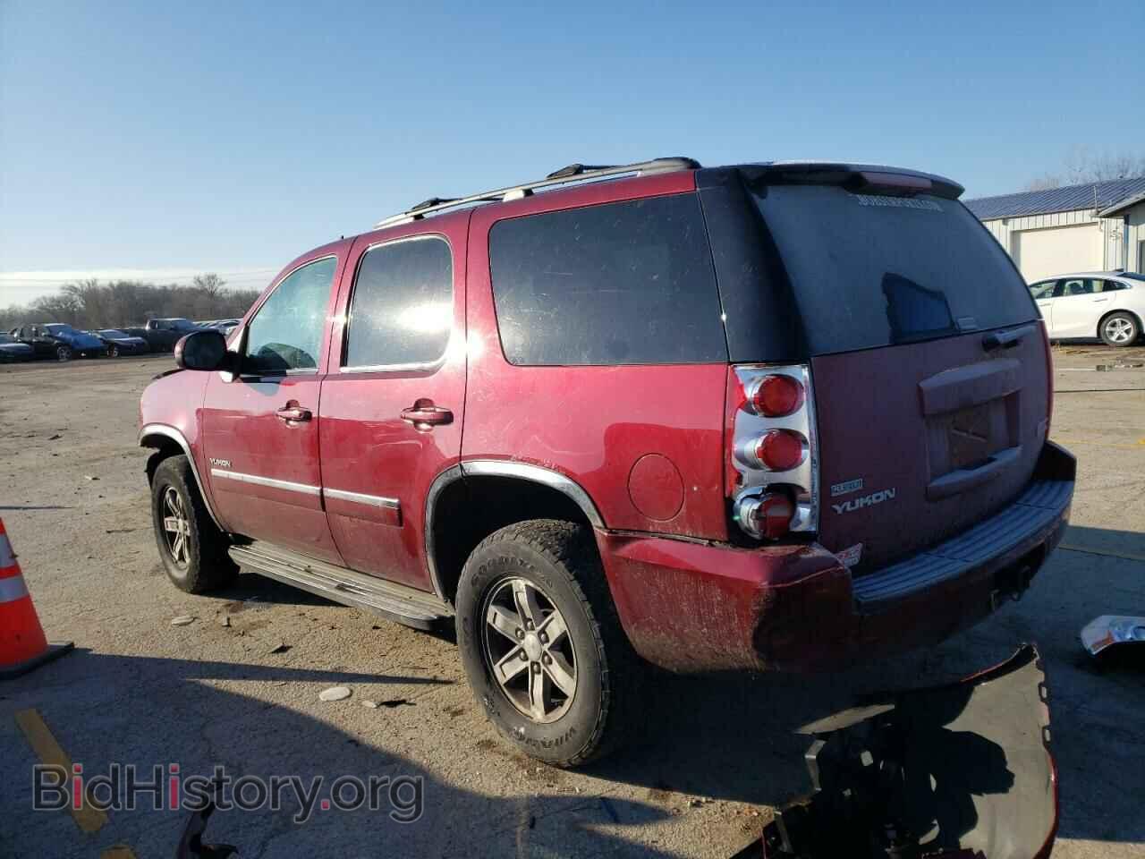 2011 GMC YUKON - VIN: 1GKS2AE05BR201428 - Photo 2