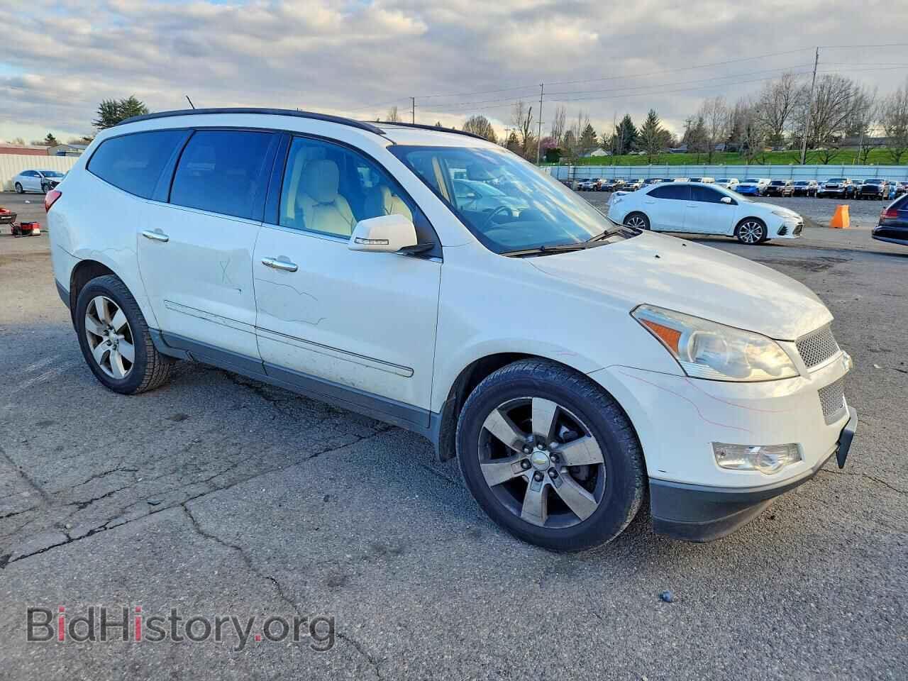 2011 CHEVROLET TRAVERSE - VIN: 1GNKVLED7BJ372964 - Фото 4