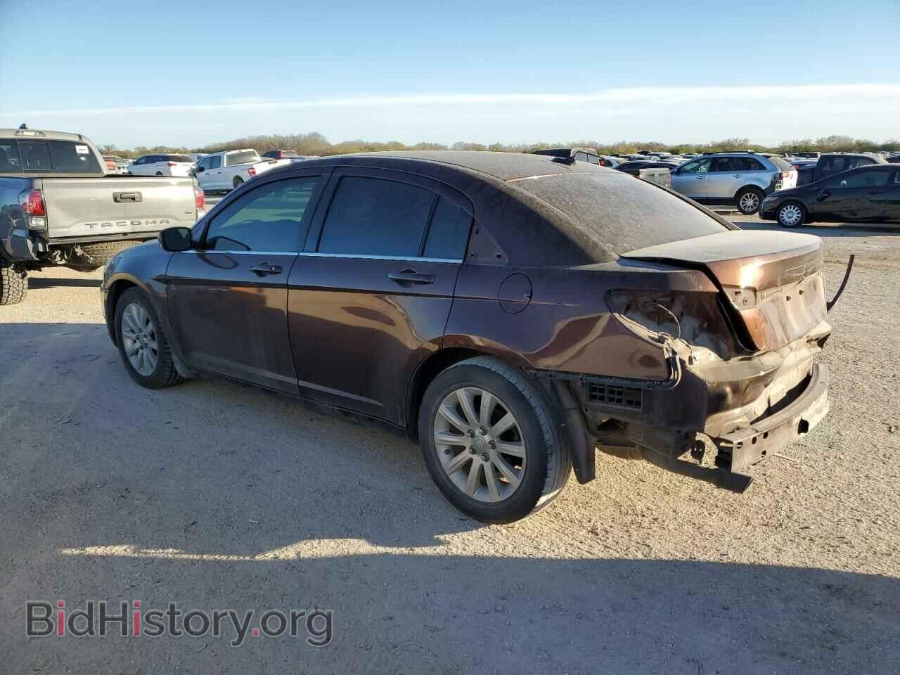 2013 CHRYSLER 200 - VIN: 1C3CCBAG6DN737535 - Фото 2