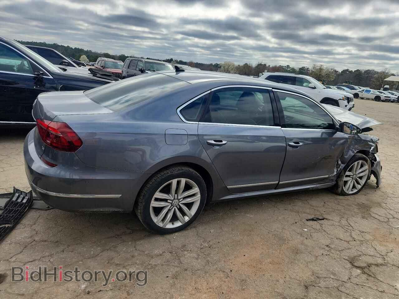 2017 VOLKSWAGEN PASSAT - VIN: 1VWCT7A32HC018108 - Фото 3