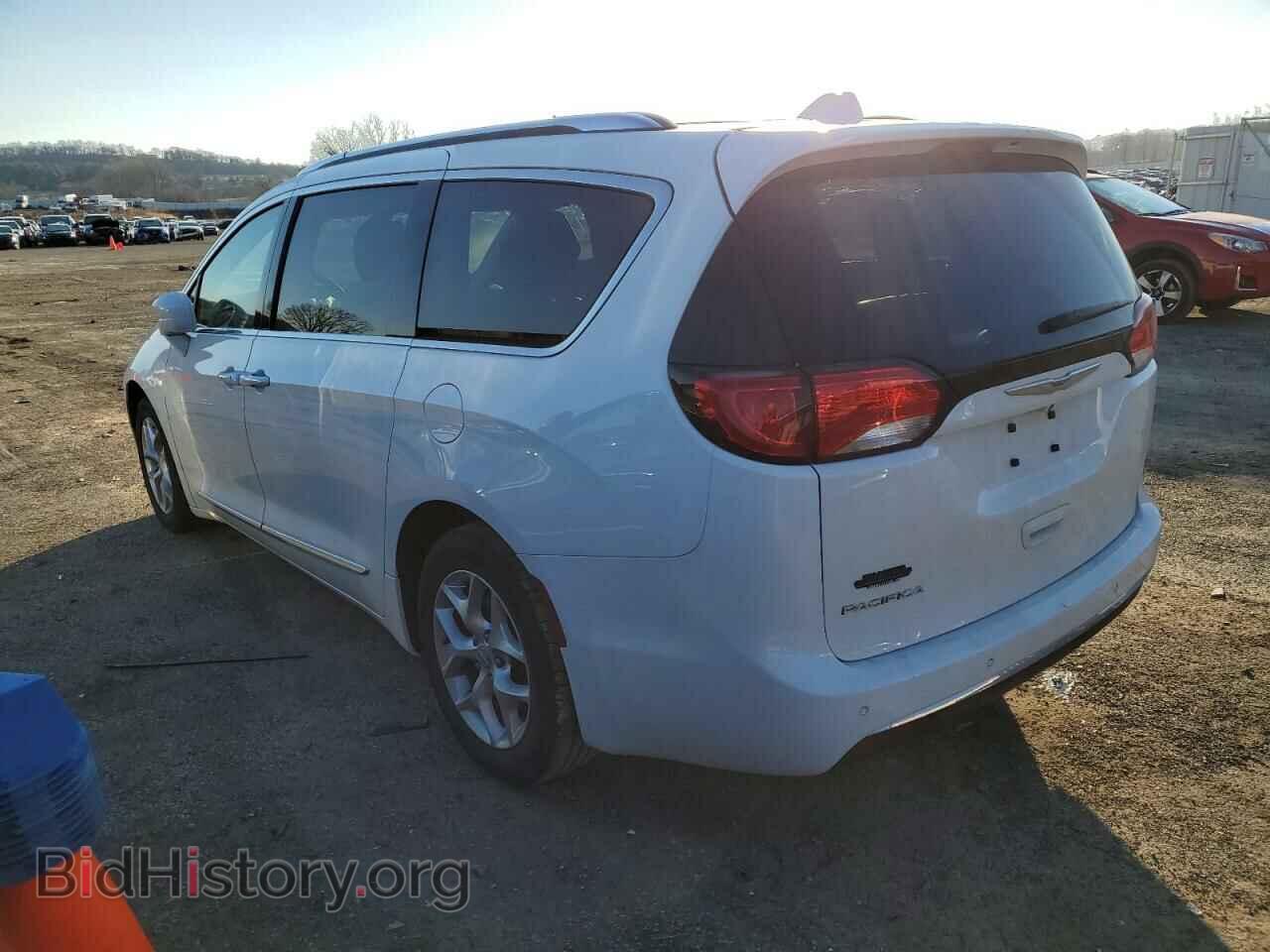 2017 CHRYSLER PACIFICA - VIN: 2C4RC1EGXHR570891 - Photo 2