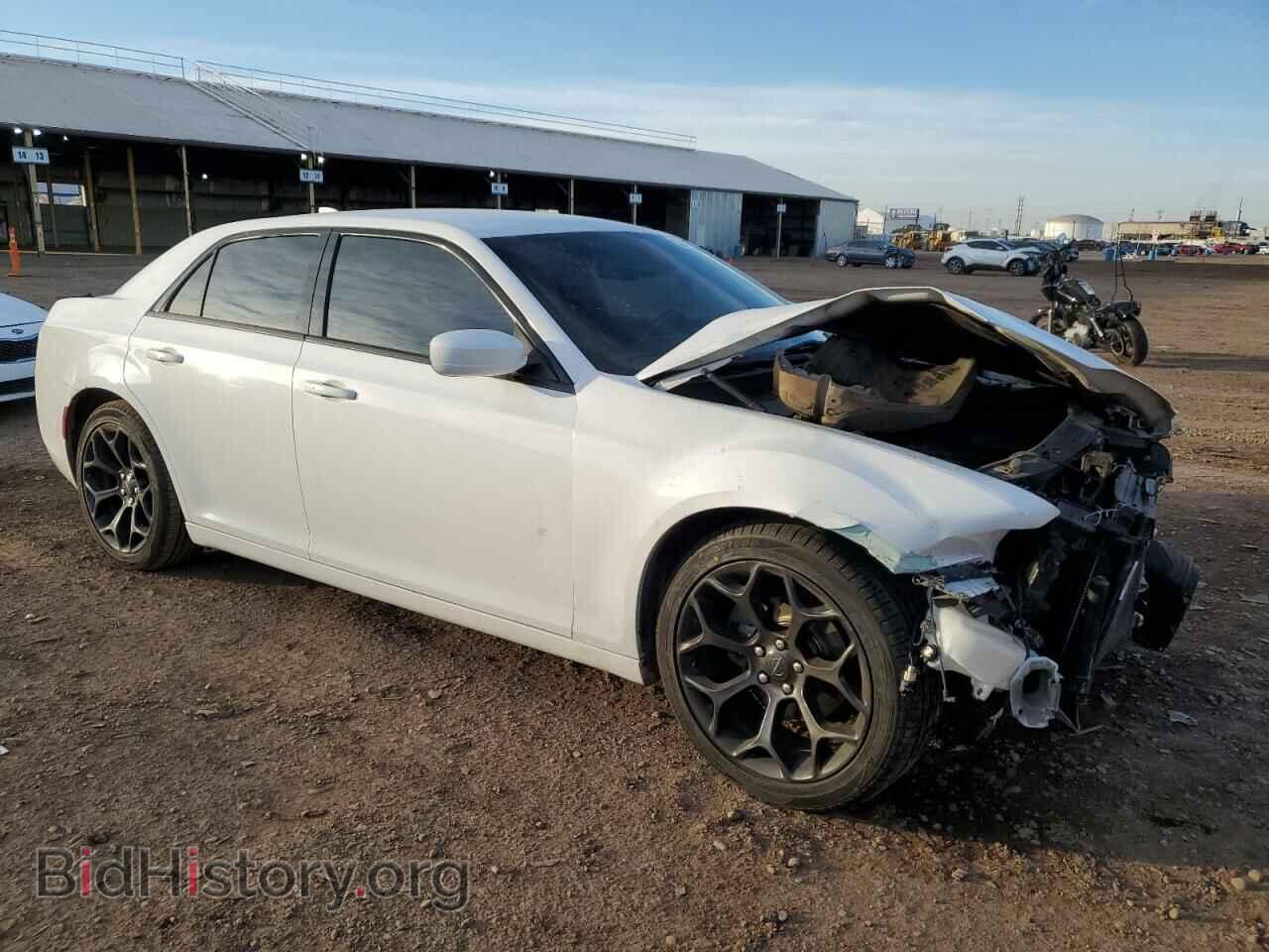 2019 CHRYSLER 300 - VIN: 2C3CCABG0KH585430 - Фото 4