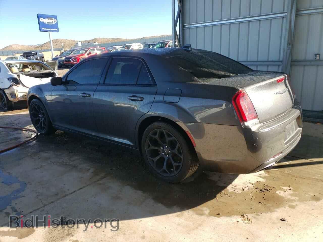 2019 CHRYSLER 300 - VIN: 2C3CCAAG2KH570364 - Фото 2