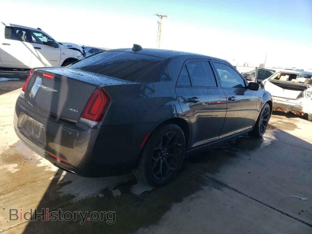 2019 CHRYSLER 300 - VIN: 2C3CCAAG2KH570364 - Фото 3