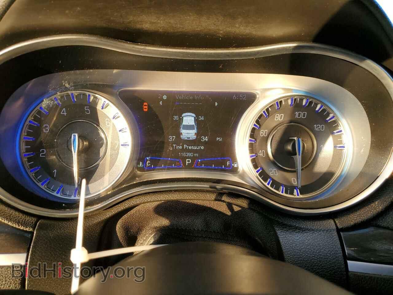 2019 CHRYSLER 300 - VIN: 2C3CCAAG2KH570364 - Фото 9