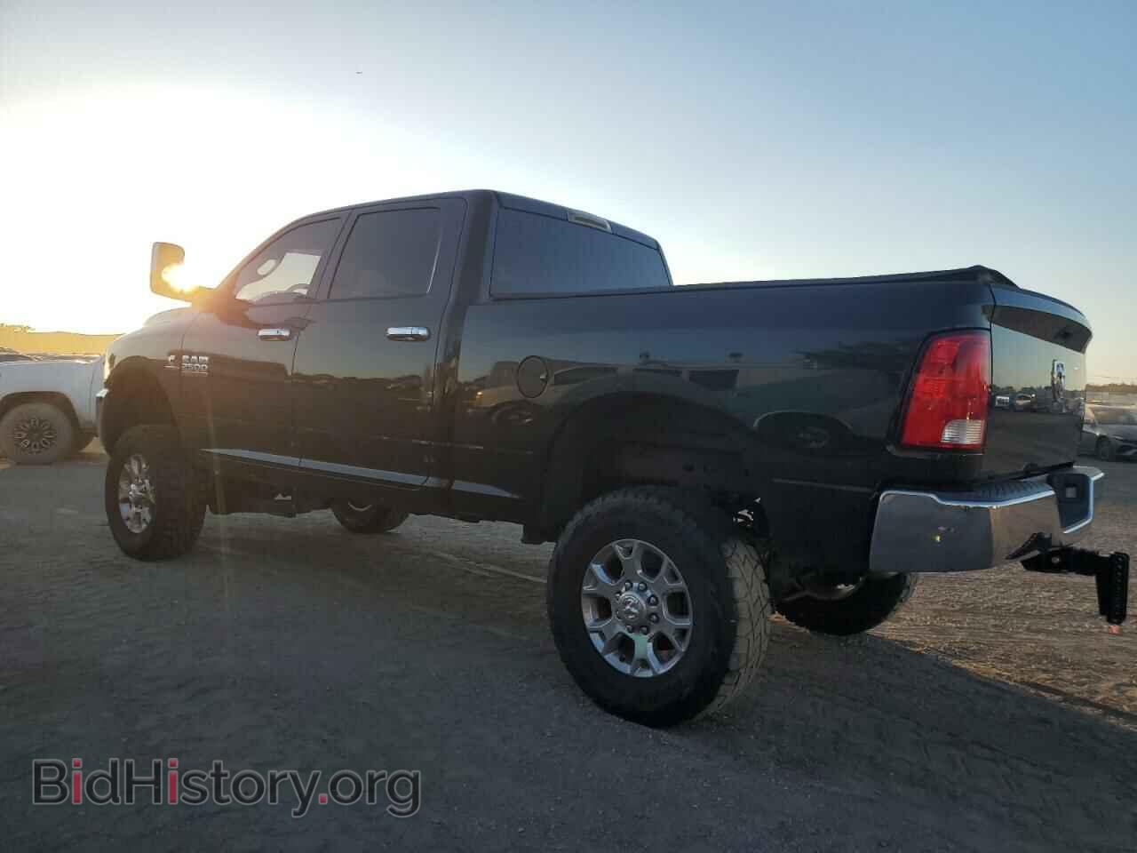 2018 RAM All Models - VIN: 3C6UR5DL7JG215596 - Фото 2