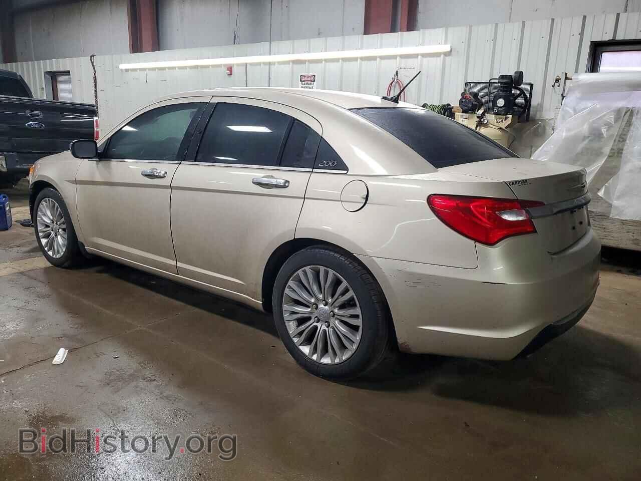 2013 CHRYSLER 200 - VIN: 1C3CCBCG8DN618298 - Фото 2