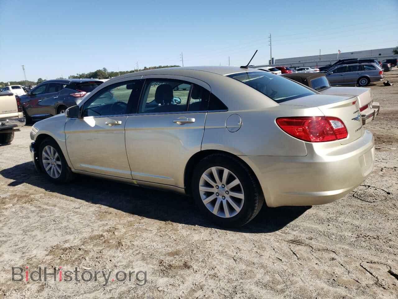 2010 CHRYSLER SEBRING - VIN: 1C3CC5FB6AN110604 - Фото 2