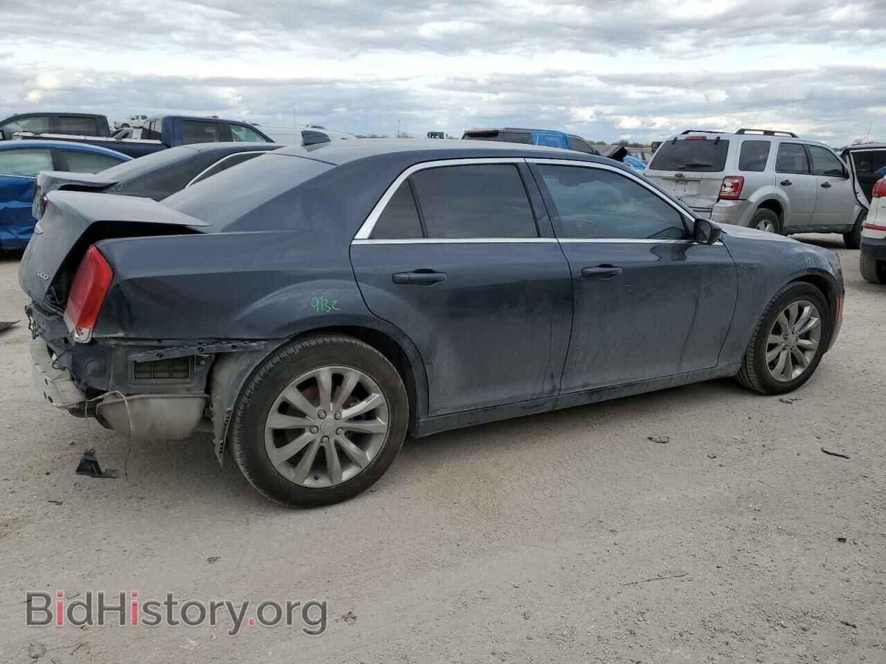 2018 CHRYSLER 300 - VIN: 2C3CCARG7JH325000 - Фото 3