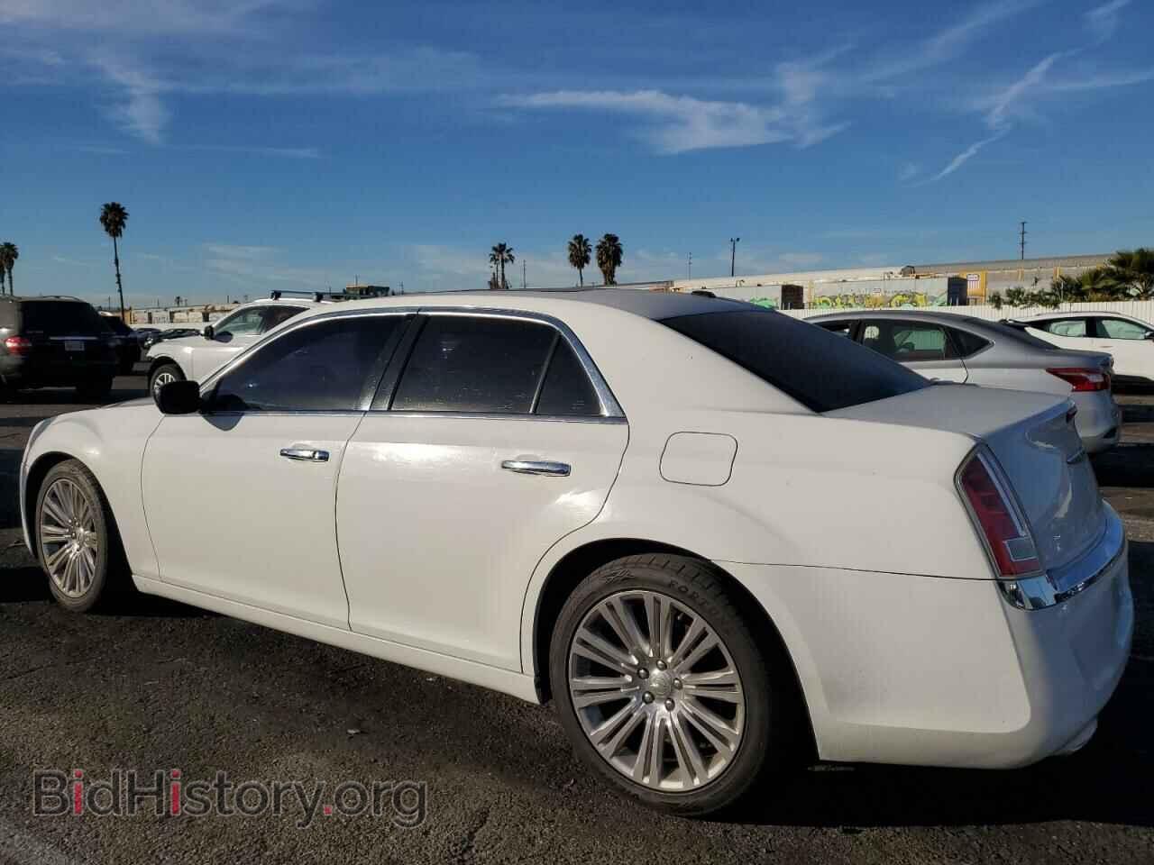 2013 CHRYSLER 300 - VIN: 2C3CCAET3DH708021 - Фото 2