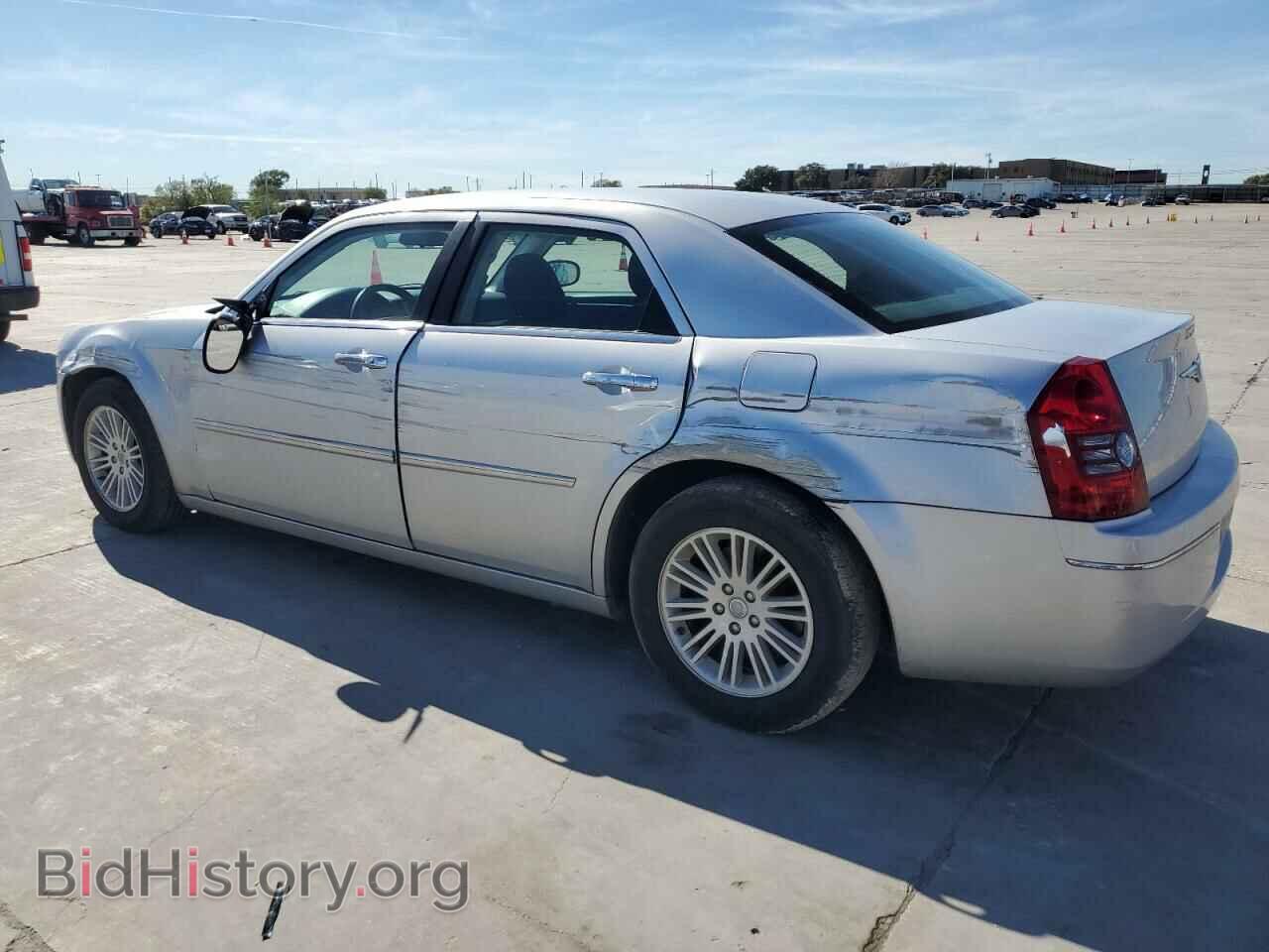 2010 CHRYSLER 300 - VIN: 2C3CA4CD6AH173698 - Фото 2