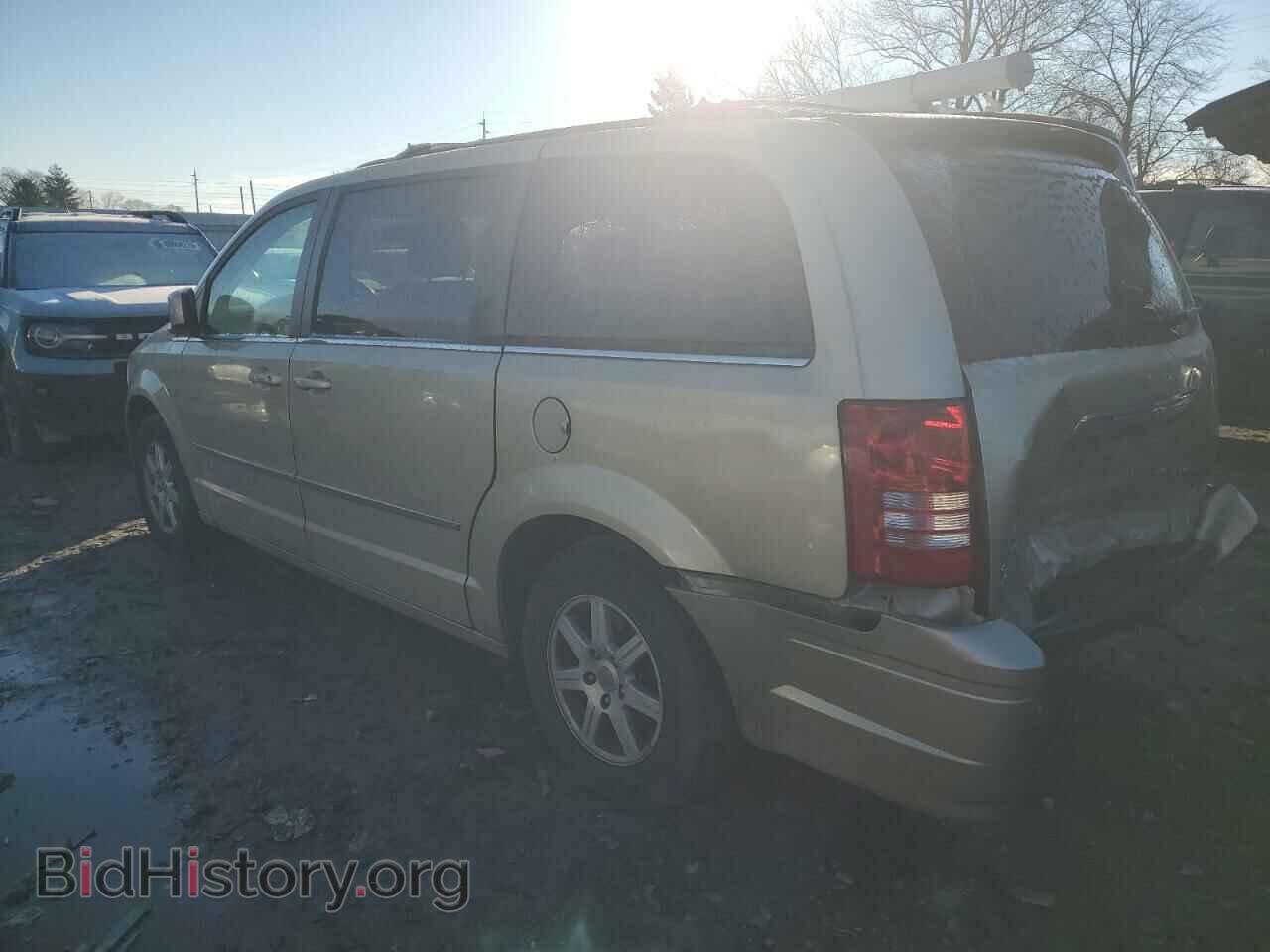 2010 CHRYSLER MINIVAN - VIN: 2A4RR5DX3AR359619 - Фото 2
