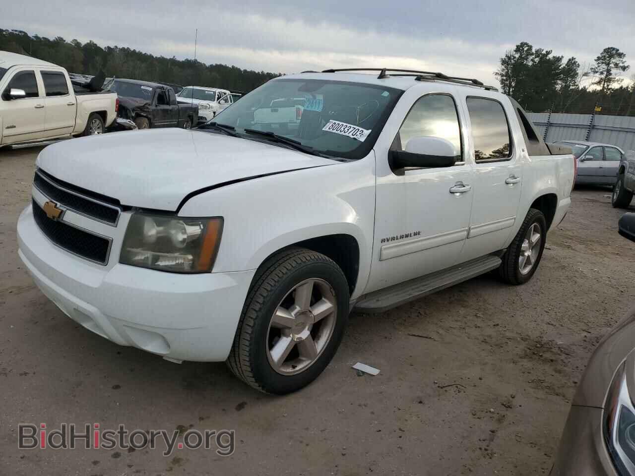 Photo 3GNMCFE03BG343976 - CHEVROLET AVALANCHE 2011