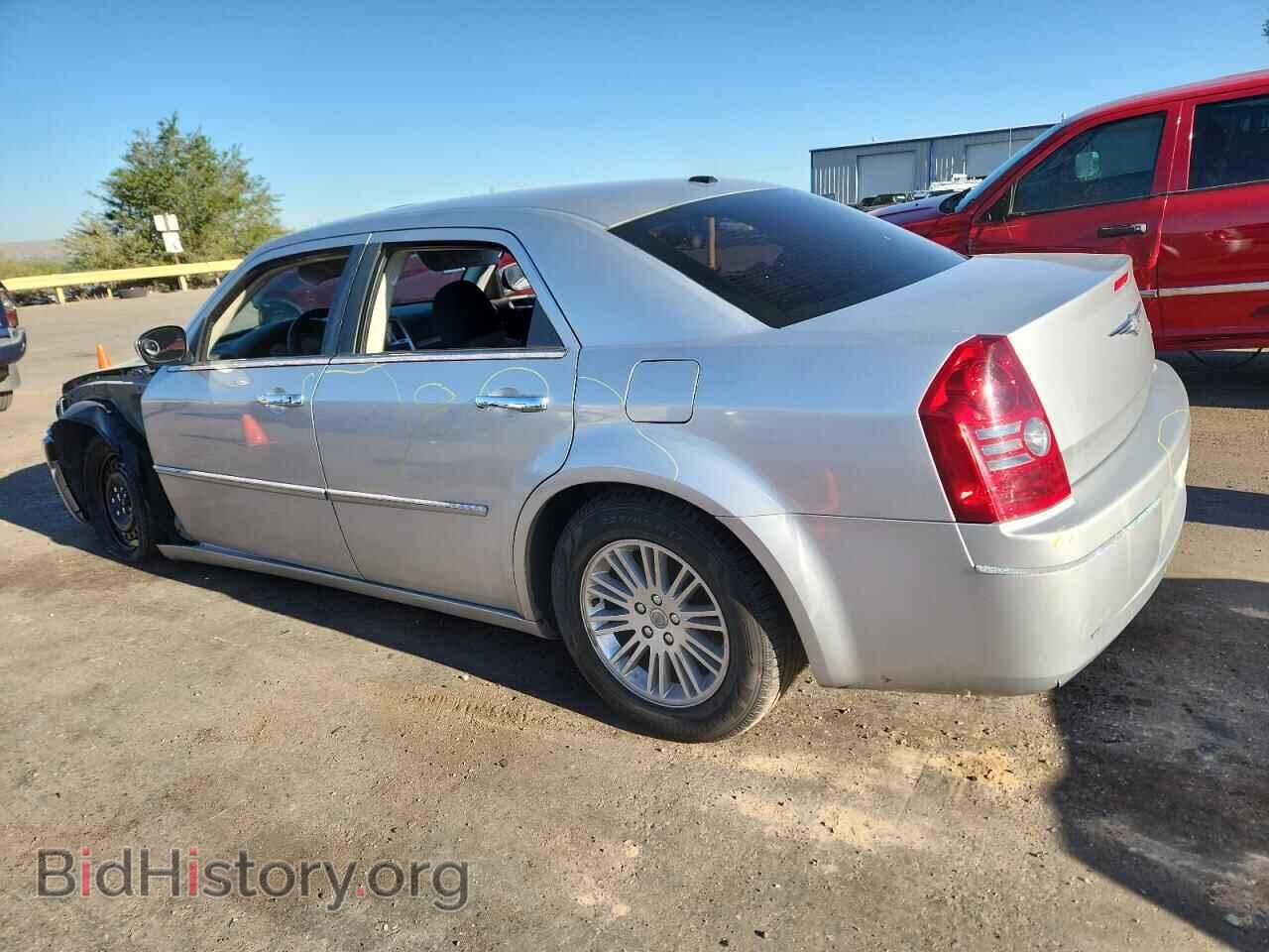 2010 CHRYSLER 300 - VIN: 2C3CA4CD7AH306856 - Фото 2