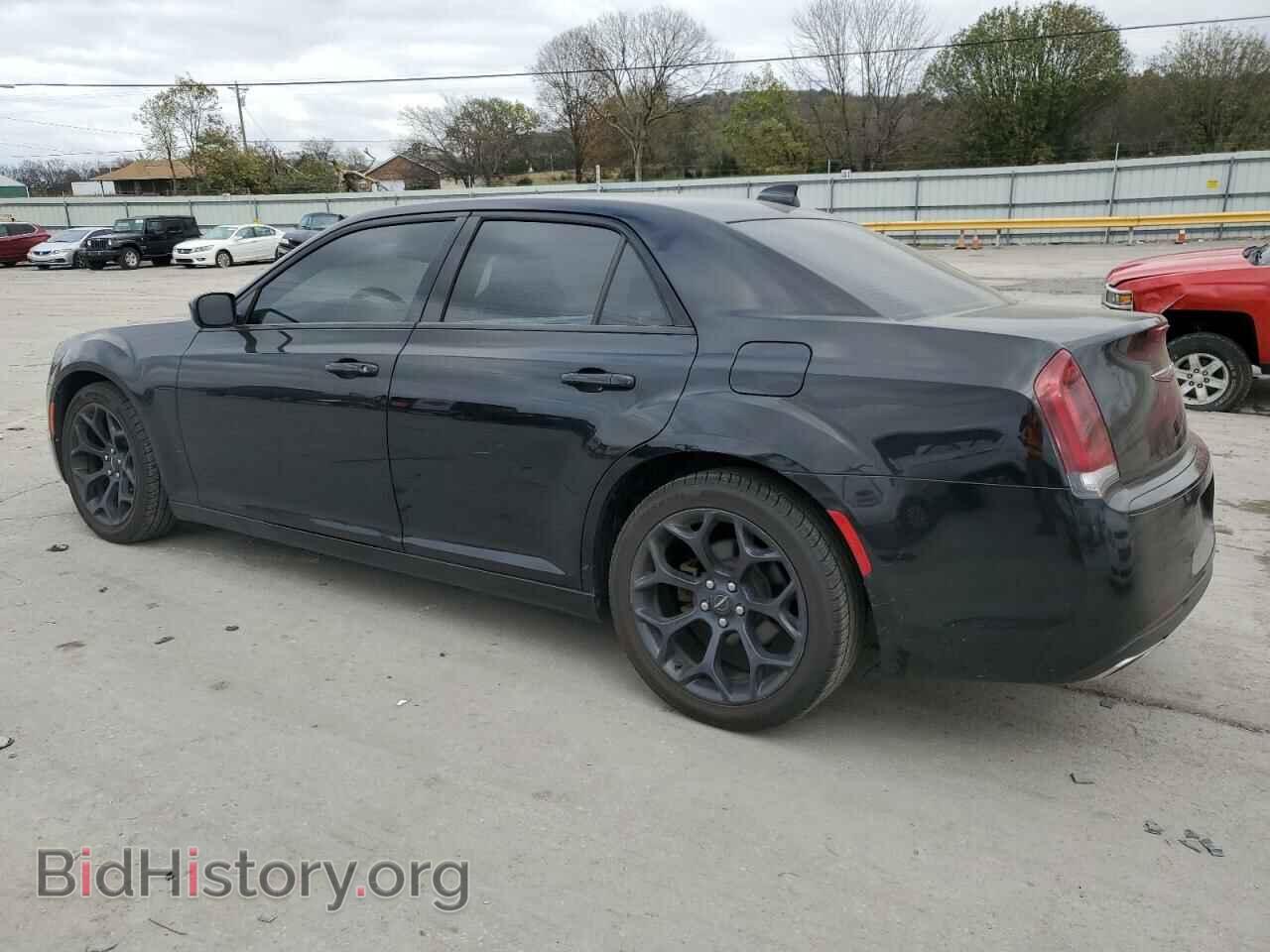 2019 CHRYSLER 300 - VIN: 2C3CCABG6KH689338 - Фото 2
