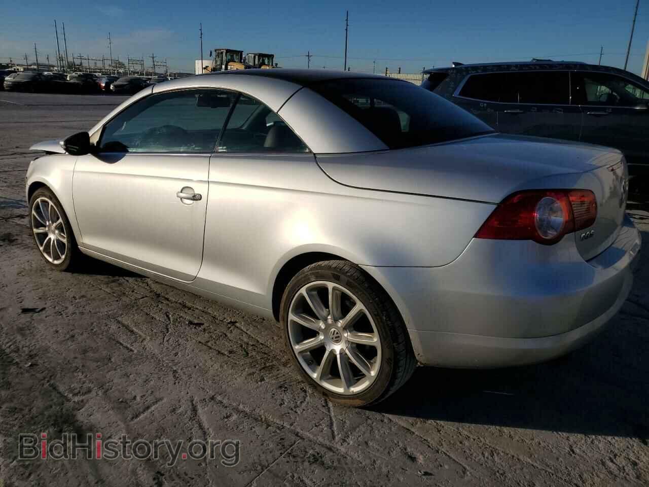 2010 VOLKSWAGEN EOS - VIN: WVWFA7AH2AV011848 - Фото 2
