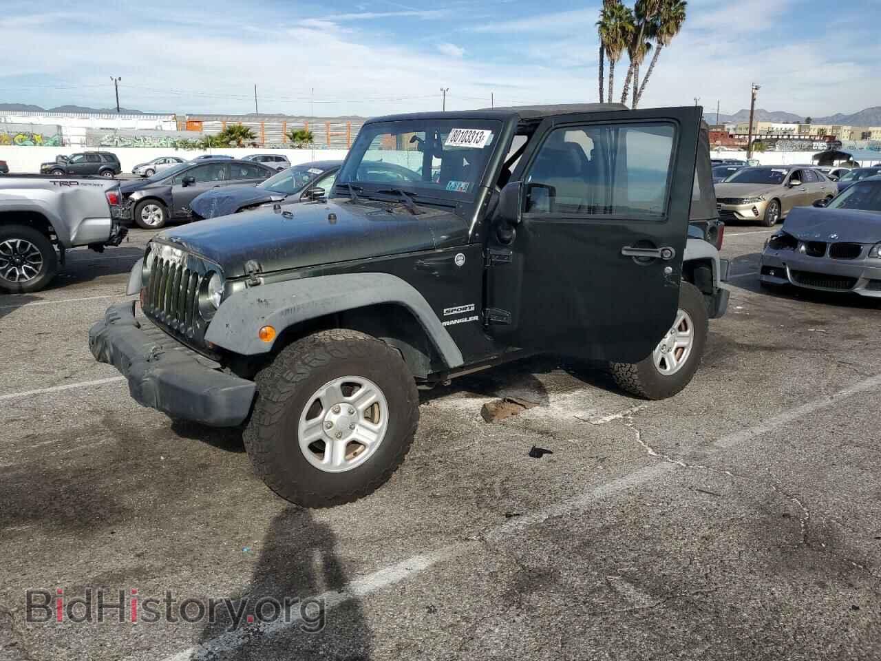Photo 1J4AA2D1XBL579624 - JEEP WRANGLER 2011