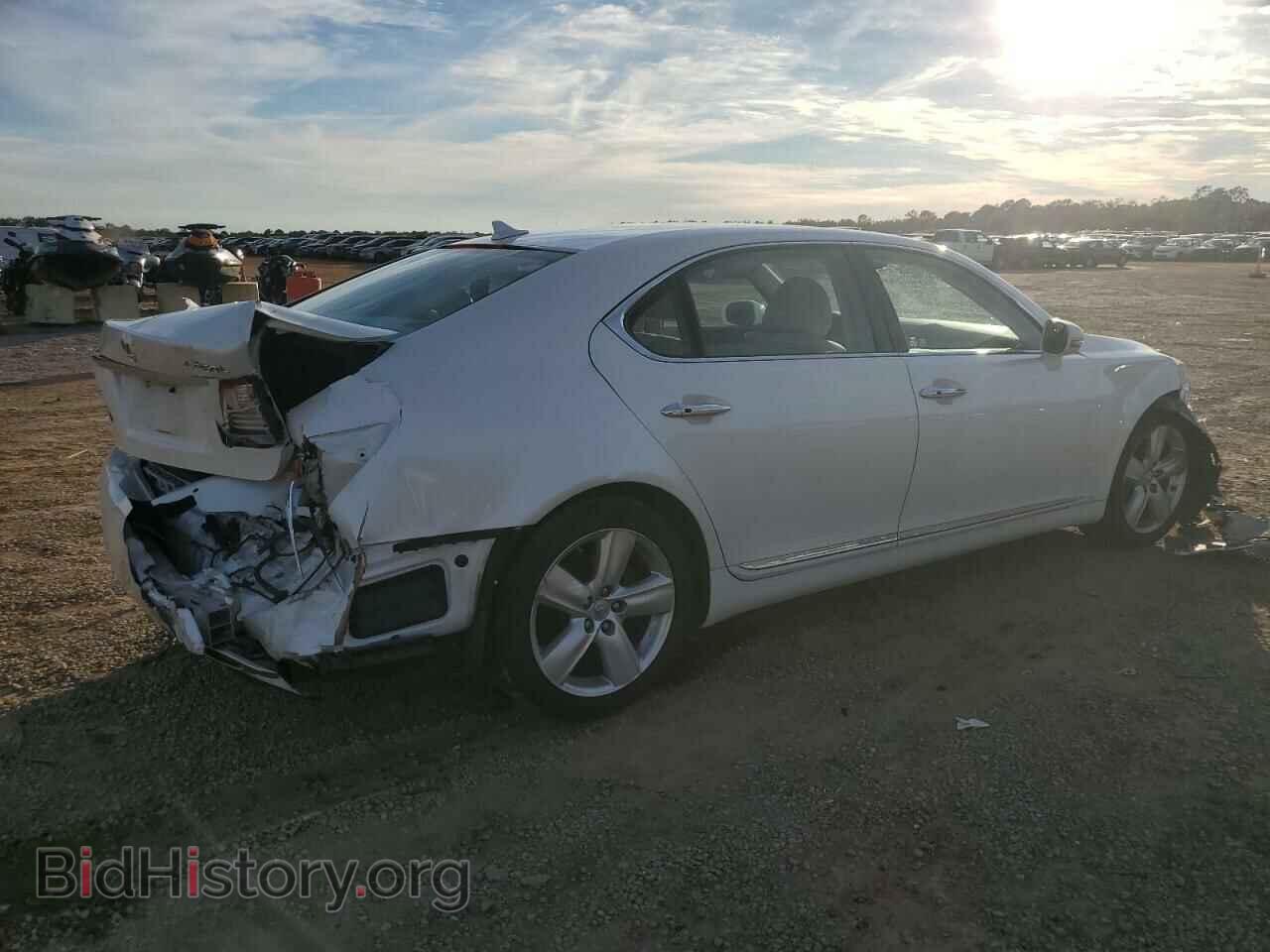 2011 LEXUS LS460 - VIN: JTHGL5EF1B5044500 - Photo 3
