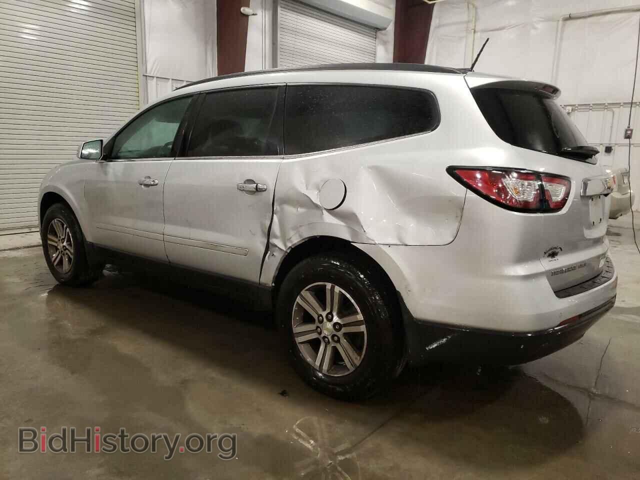 2017 CHEVROLET TRAVERSE - VIN: 1GNKVHKD1HJ141682 - Фото 2