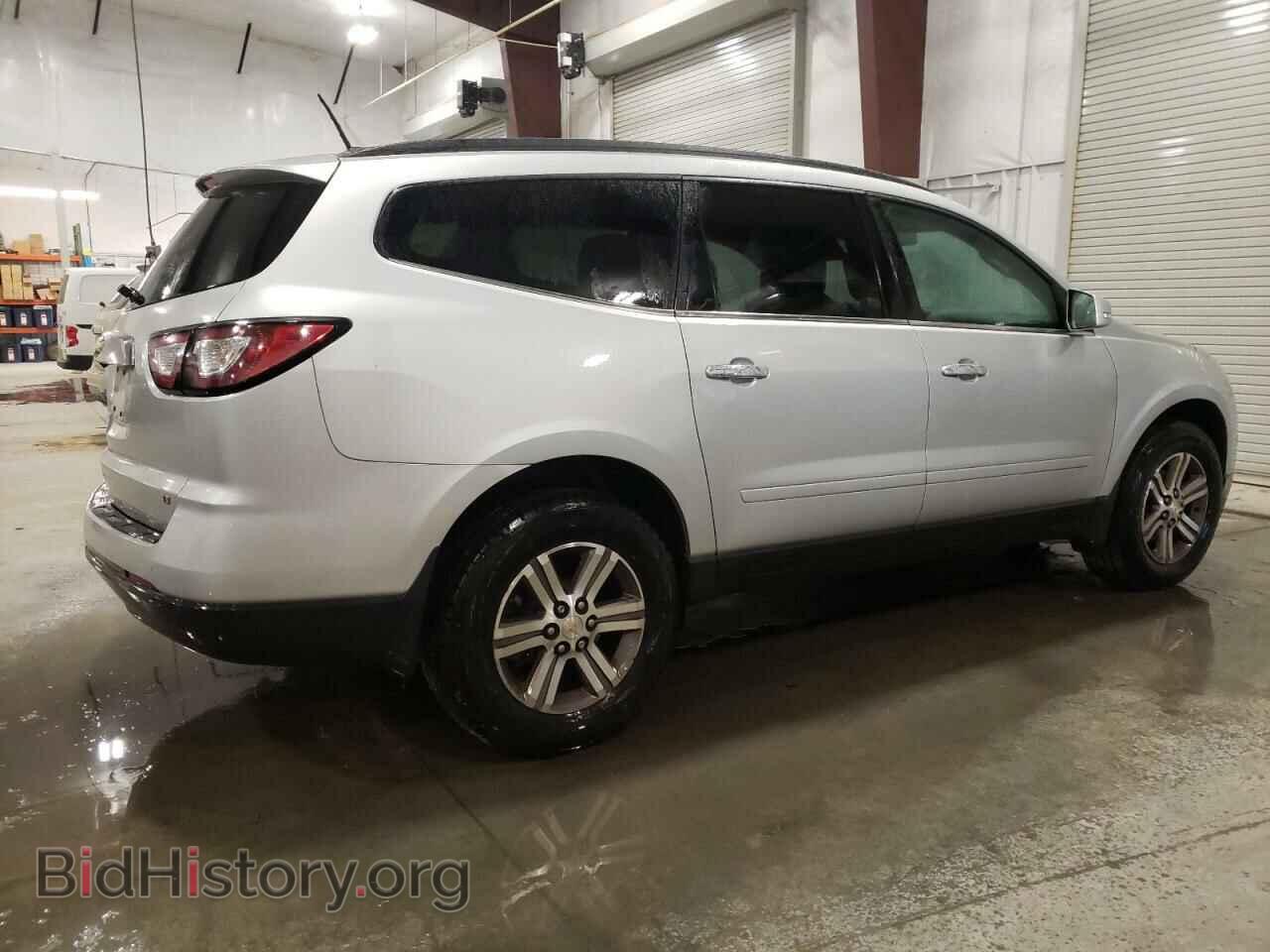 2017 CHEVROLET TRAVERSE - VIN: 1GNKVHKD1HJ141682 - Фото 3