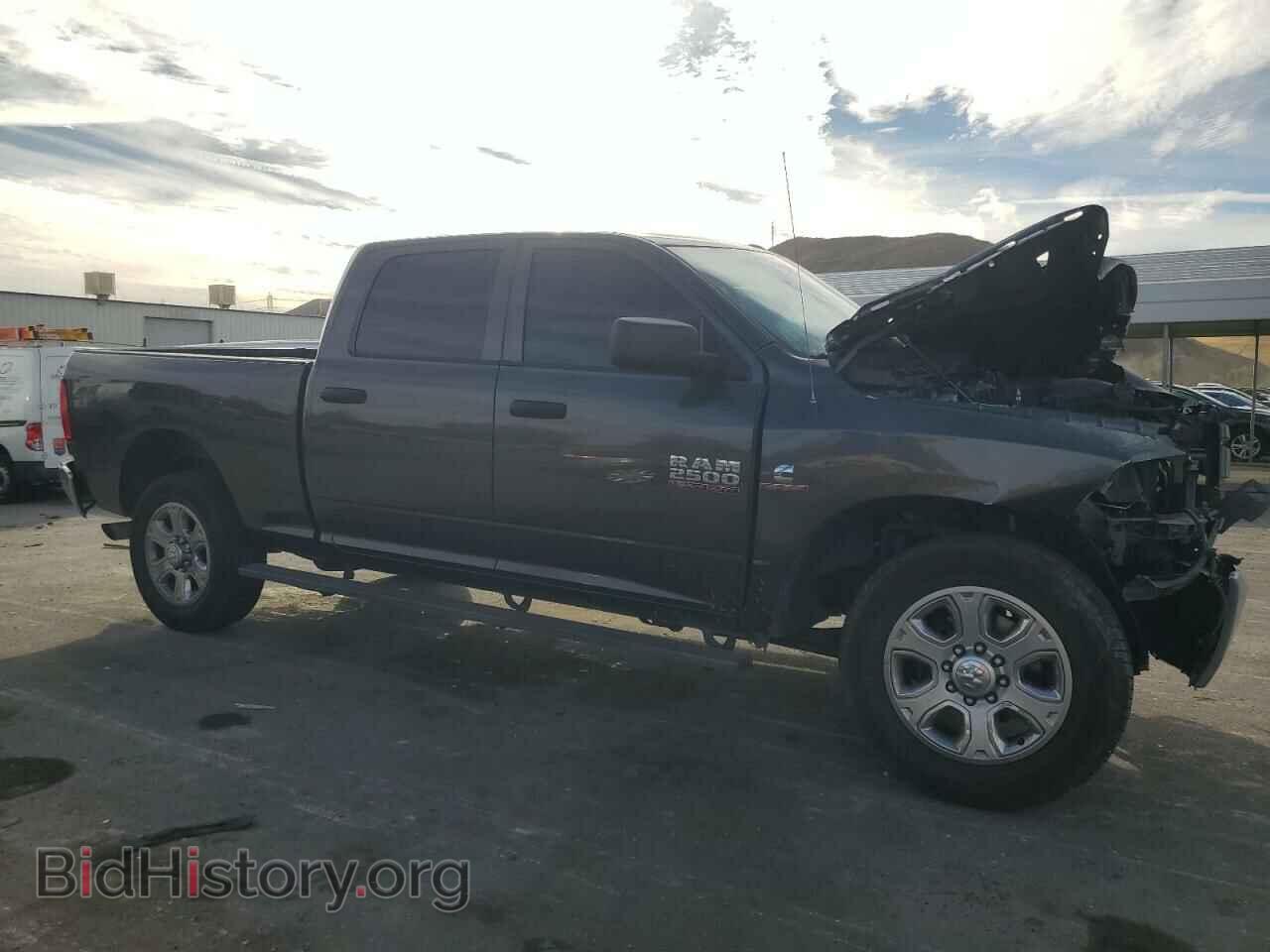 2018 RAM All Models - VIN: 3C6UR5CLXJG153886 - Photo 4